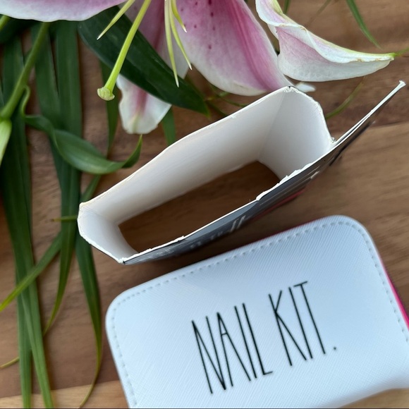 Rae Dunn NEW Manicure Set 5 Piece NAIL KIT White Pink Black - Picture 10 of 11